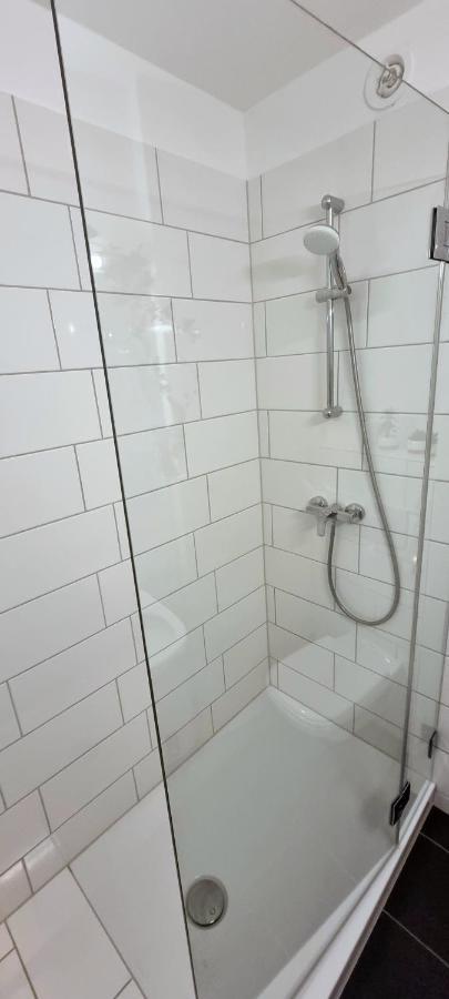 Business Apartment Mit Kueche Fuer 1-3 +Netflx+5G Wlan Nahe Der Mhh Im Industrial Design Hanôver Exterior foto