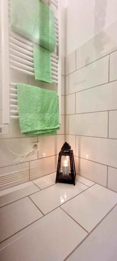 Business Apartment Mit Kueche Fuer 1-3 +Netflx+5G Wlan Nahe Der Mhh Im Industrial Design Hanôver Exterior foto