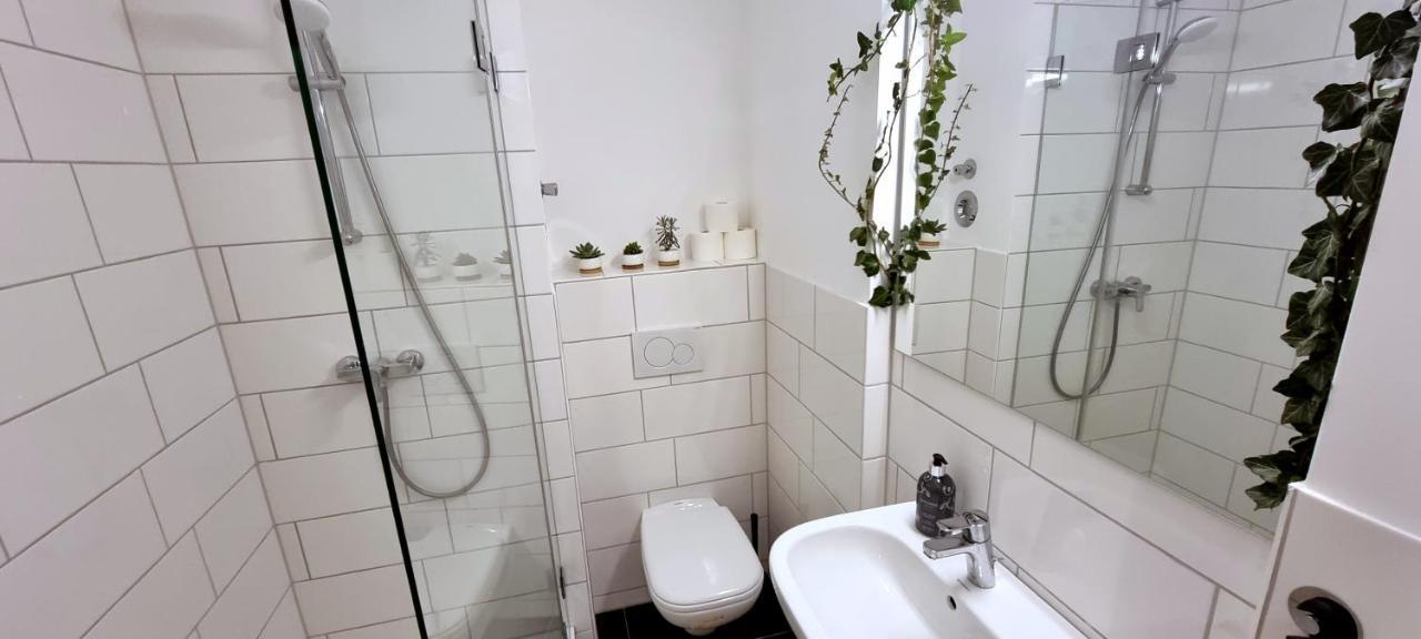 Business Apartment Mit Kueche Fuer 1-3 +Netflx+5G Wlan Nahe Der Mhh Im Industrial Design Hanôver Exterior foto