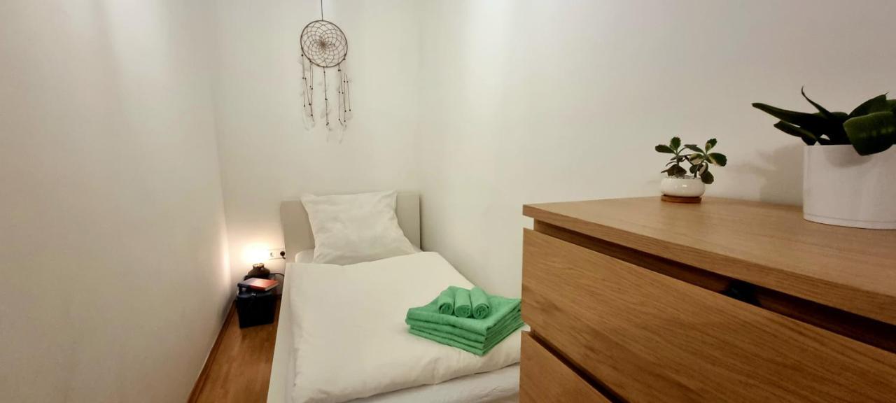 Business Apartment Mit Kueche Fuer 1-3 +Netflx+5G Wlan Nahe Der Mhh Im Industrial Design Hanôver Exterior foto