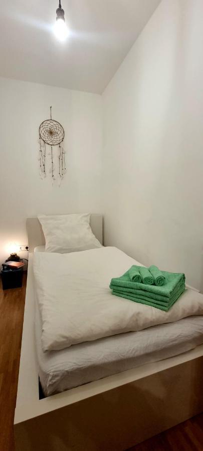 Business Apartment Mit Kueche Fuer 1-3 +Netflx+5G Wlan Nahe Der Mhh Im Industrial Design Hanôver Exterior foto