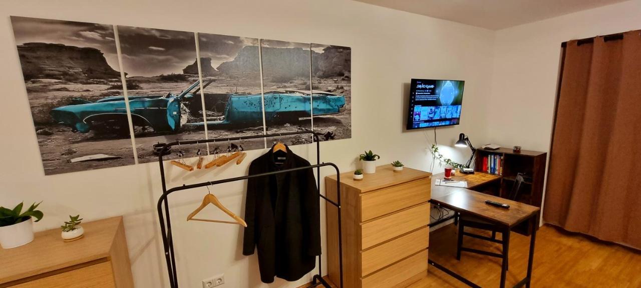 Business Apartment Mit Kueche Fuer 1-3 +Netflx+5G Wlan Nahe Der Mhh Im Industrial Design Hanôver Exterior foto